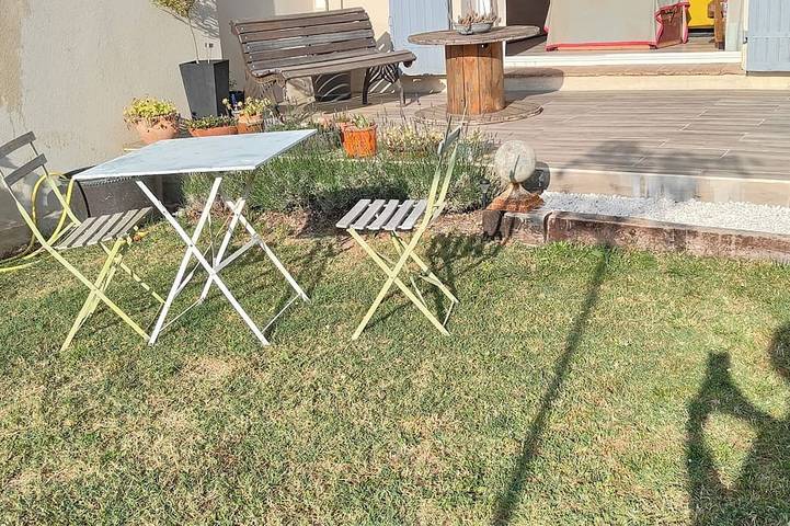 Location de vacances pour 7 personnes, avec jardin ainsi que terrasse et jacuzzi à Éguilles