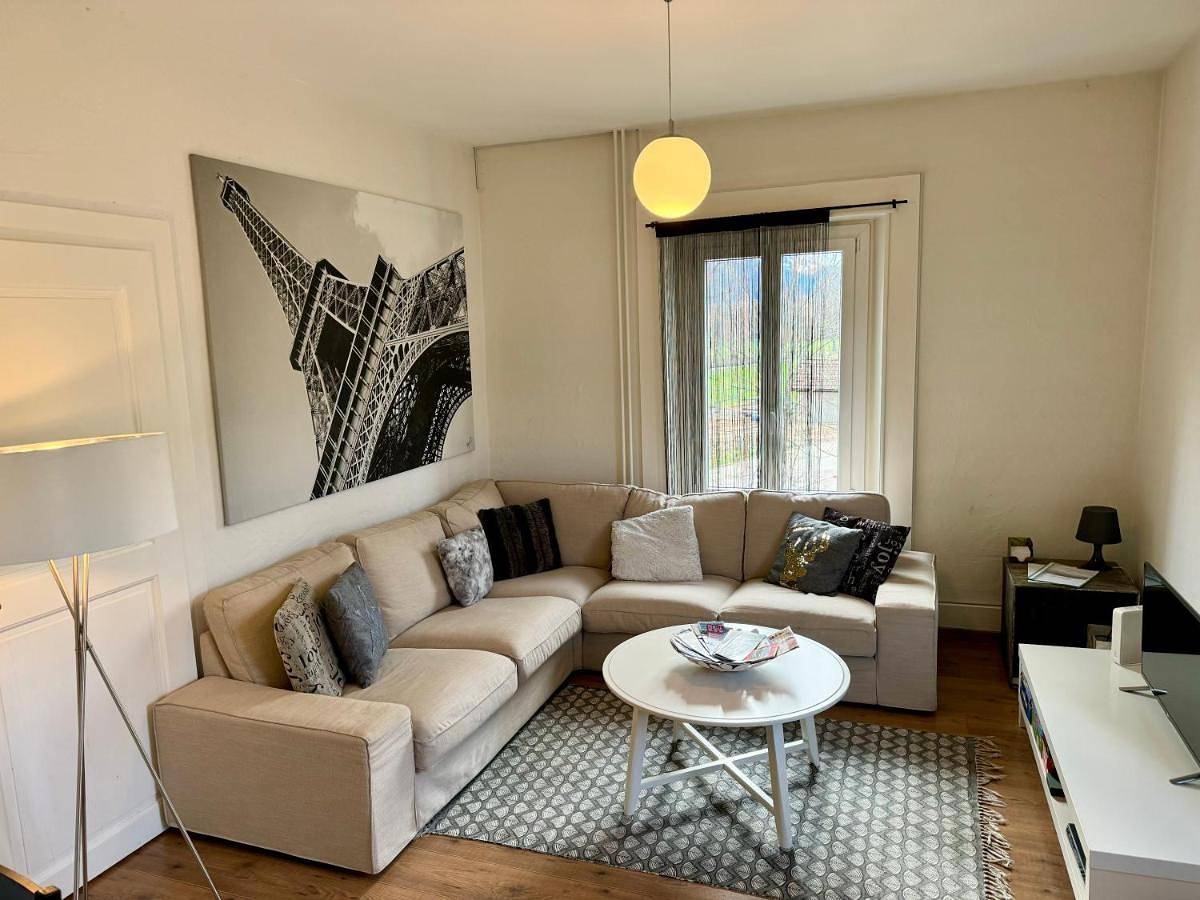 Ganze Wohnung, Three-Bedroom Apartment in Plancemont, Val-de-Travers
