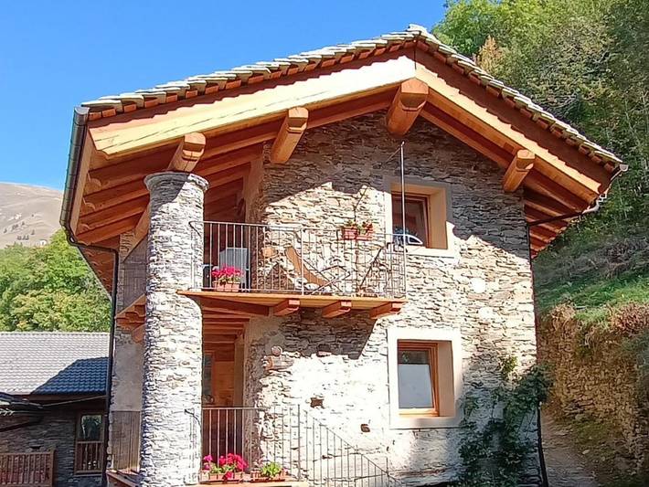 Gîte pour 3 personnes, avec jardin ainsi que balcon et vue à Stroppo