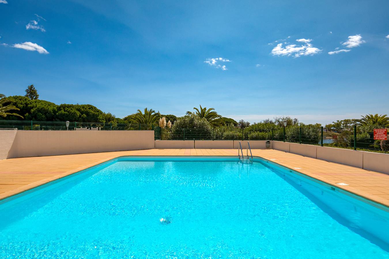 Appartement entier, Appartement 'Cap d'Agde' avec piscine partagée, Wi-Fi et climatisation in Cap d'Agde, Agde