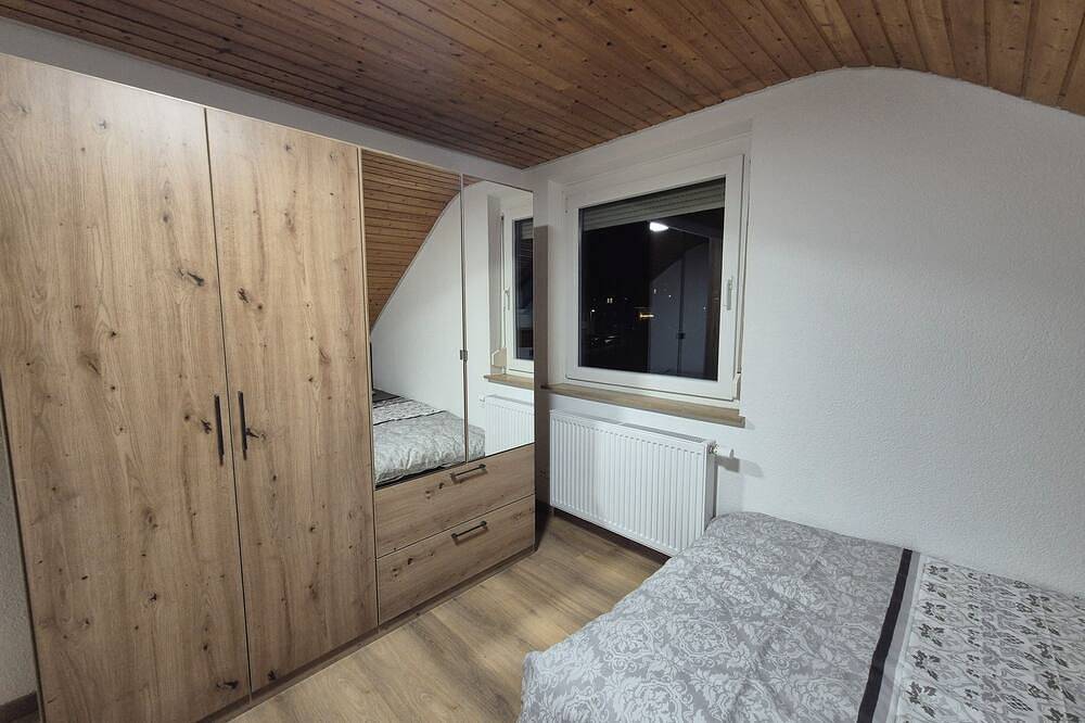 Ganze Wohnung, Frisch renoviert, top Lage: Wohnen mit Komfort in Metzingen, Neckar-Alb