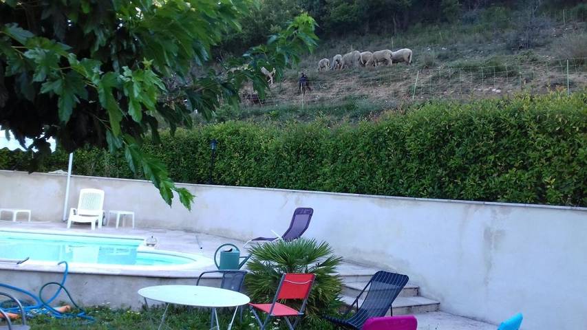 Gîte pour 4 personnes, avec jardin ainsi que vue et piscine à Riez - 4