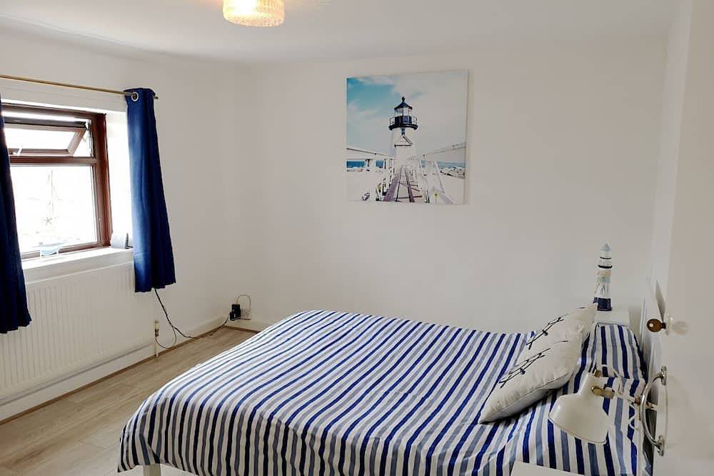 Cosy & Comfortable Entire Holiday Home, Llanelli. Fully equipped. Dog friendly in Llanelli, Carmarthenshire