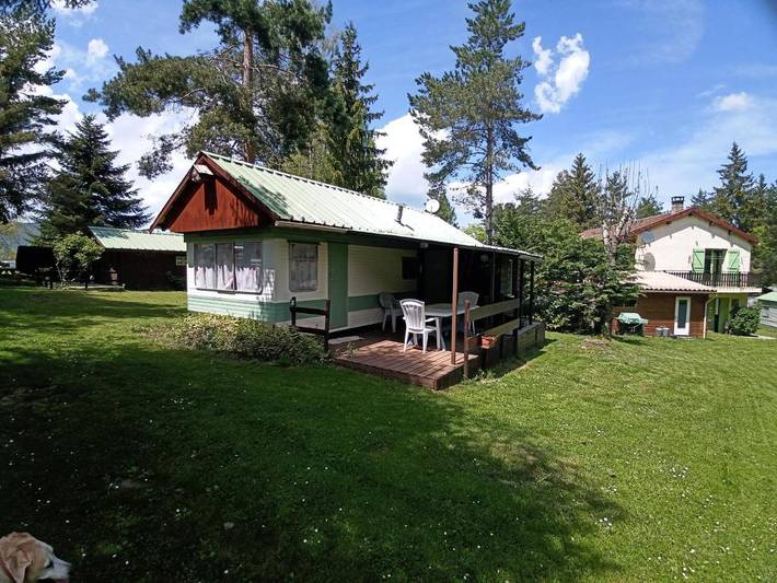 Camping pour 4 personnes, avec Terrasse et Jardin ainsi que Bassin pour enfant et Piscine