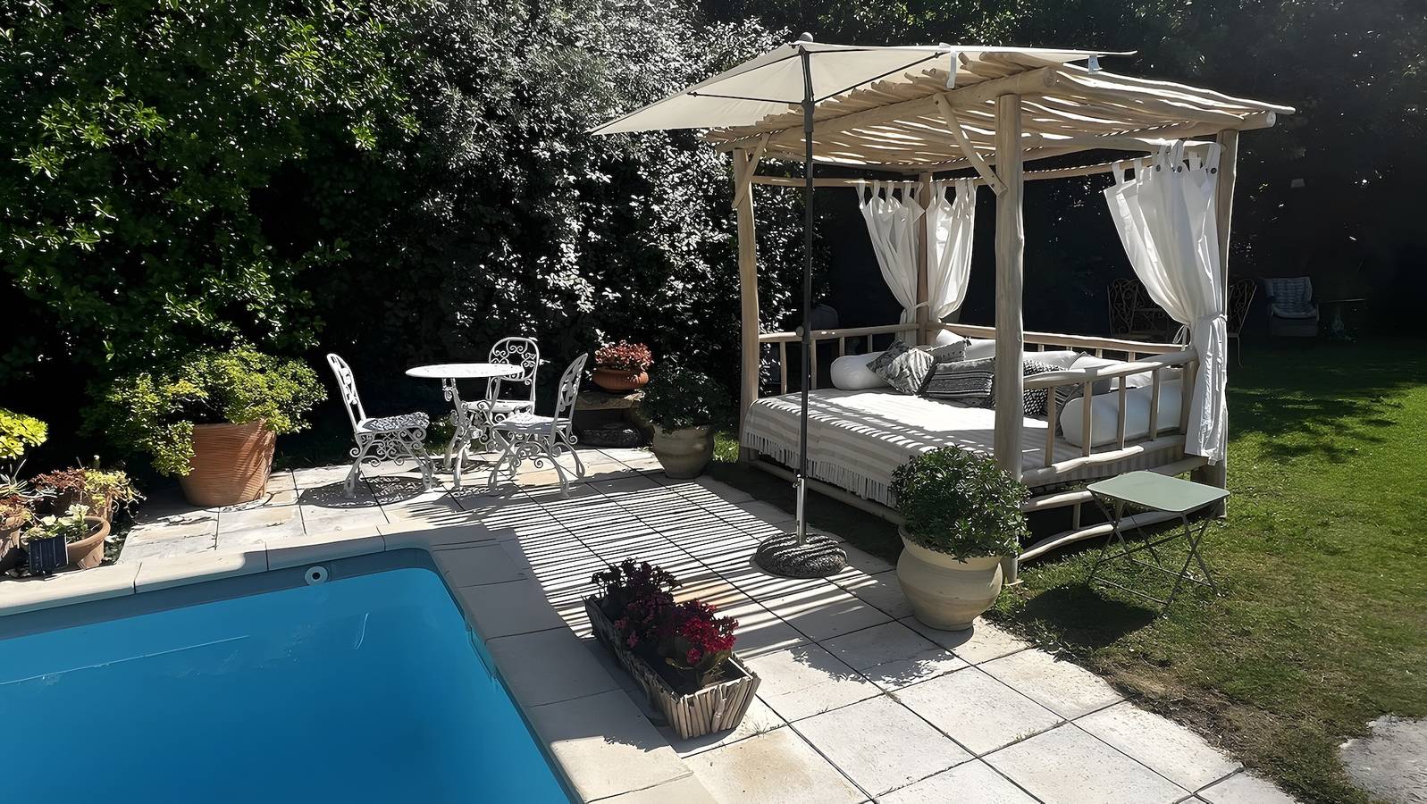 Maison d'hôtes « Appartement, chambre Mansardée » avec piscine partagée, Wi-Fi et climatisation in Carpentras, Parc naturel régional du Mont-Ventoux