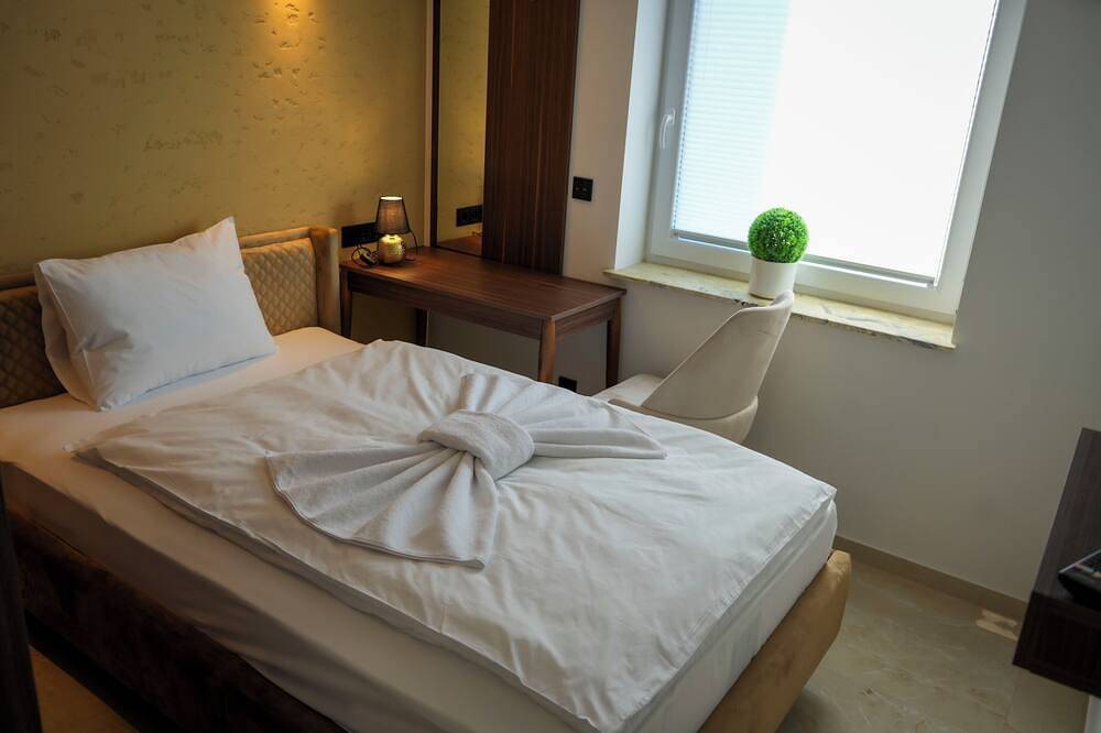 Ganze Wohnung, Business & Messe Apartment • Monteure • 3 Zimmer • Balkon • Küche • No3 in Berenbostel, Garbsen