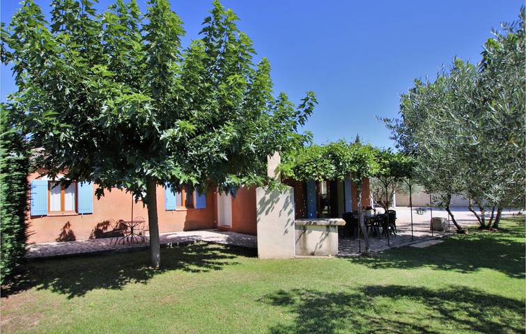 Location de vacances pour 6 personnes, avec terrasse ainsi que jardin et piscine à Carpentras - 2
