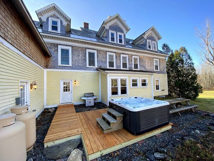 Vacation house for 16 people, with hot tub and yard in Vermont