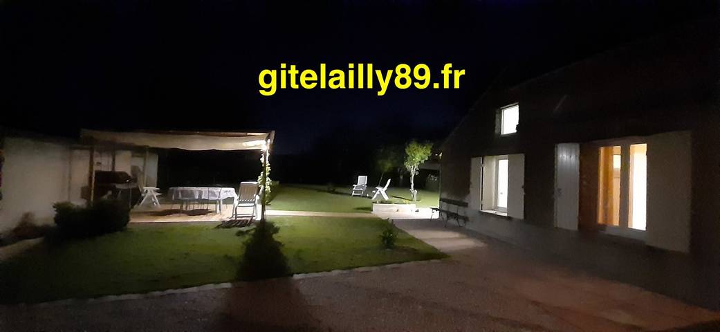 Gîte pour 4 personnes, avec jardin et terrasse à Lailly