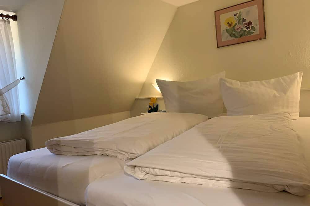 Ganze Wohnung, Wohnen unter Reet in zentraler Ortlage in Nebel, Amrum