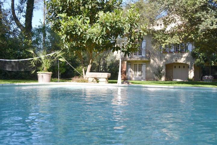 Maison d’hôte pour 11 personnes, avec Jacuzzi et Terrasse ainsi que Jardin et Bassin pour enfant à Carpentras