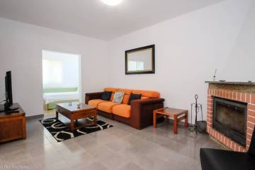 Location de vacances pour 8 personnes, avec terrasse ainsi que piscine et jardin, animaux acceptés à Monchique