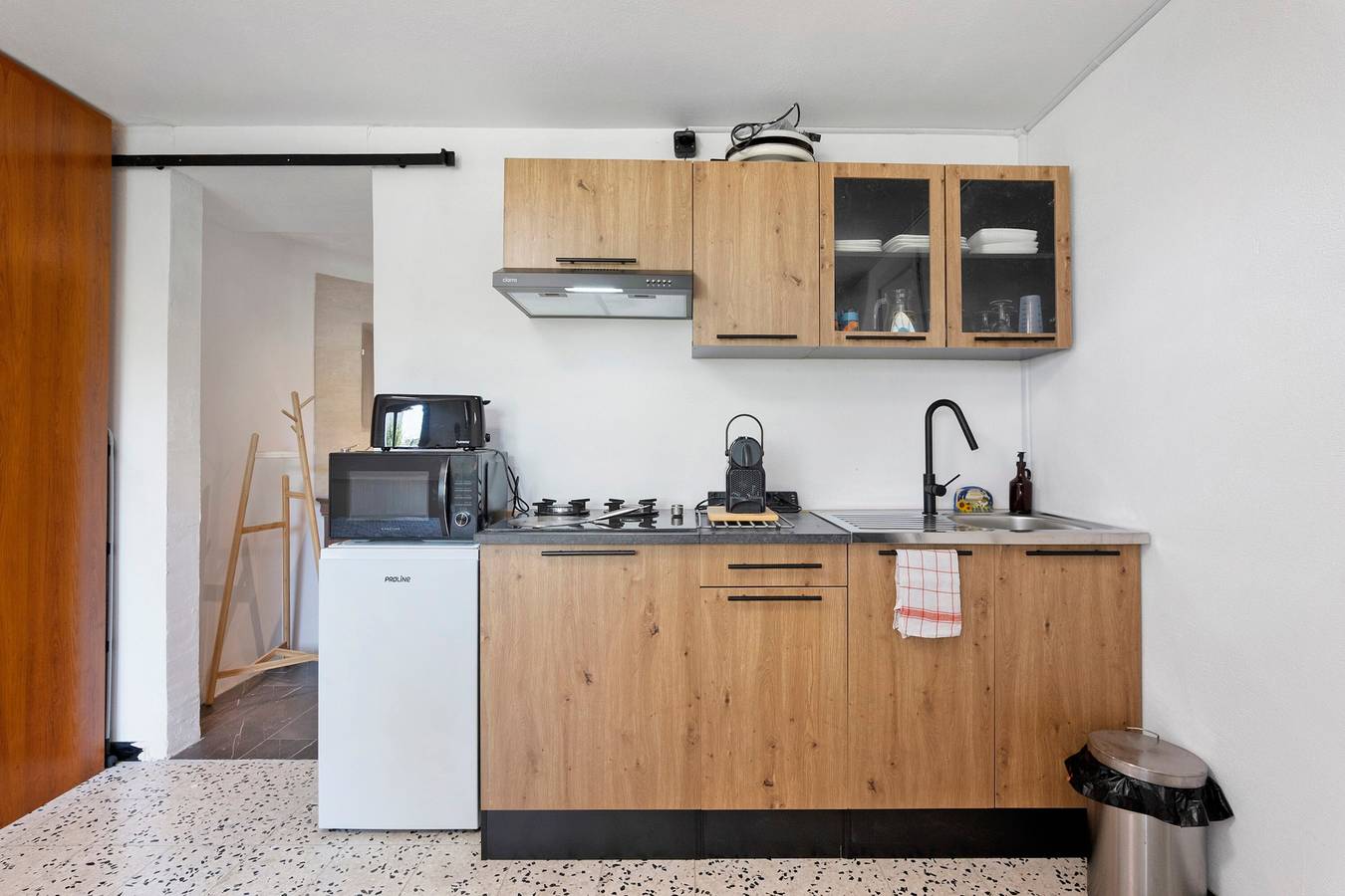 Estudio entero, Estudio «Les Iris» con terraza compartida, jardín común y Wi-Fi in Pont-Saint-Esprit, Region de Nimes