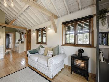 Log Cabin for 2 People in Tenterden, High Weald, Photo 3