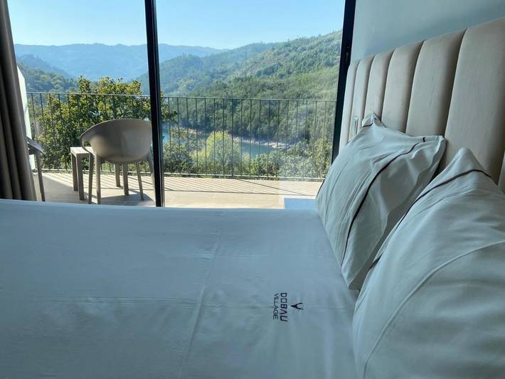 Ferienpark für 2 Personen, mit Seeblick und Pool sowie Ausblick und Garten in Portugal - 3