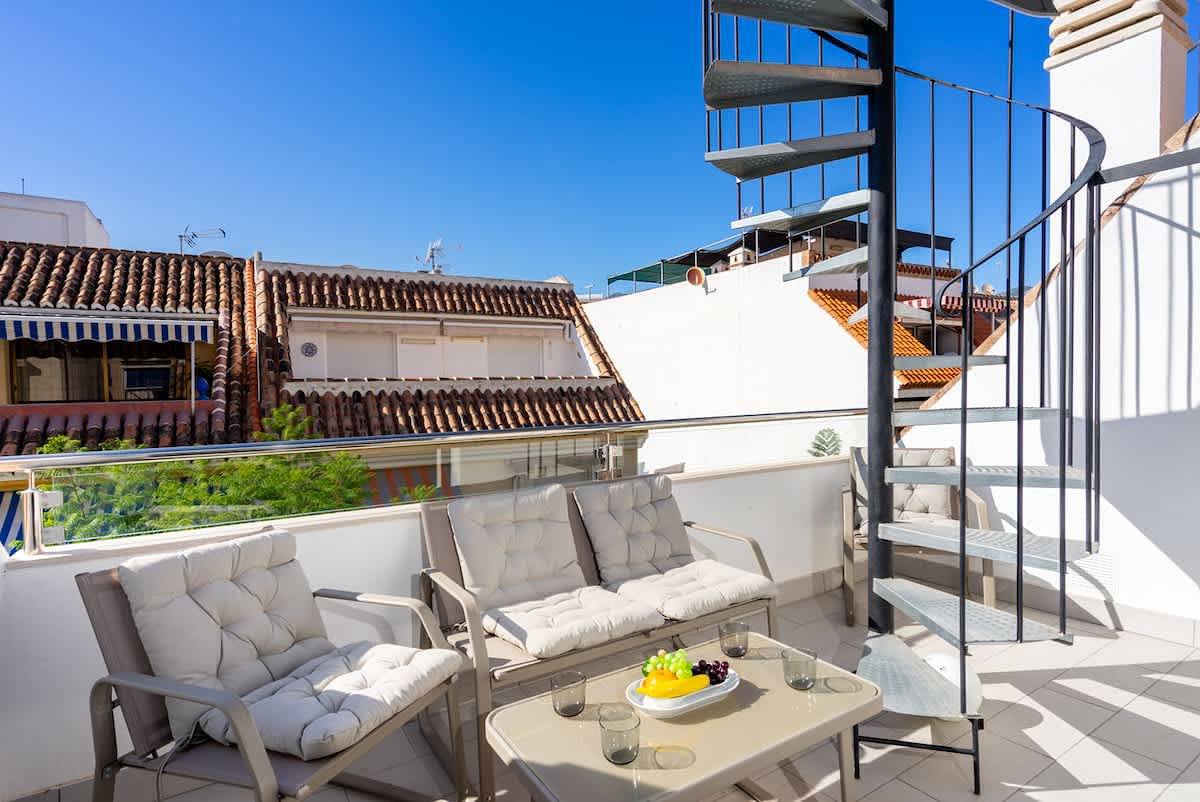 Entire apartment, Beachclose Penthouse by Costarentals in Fuengirola Centre, Fuengirola