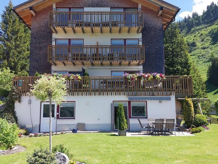 Ferienwohnung für 8 Personen, mit Terrasse und Garten