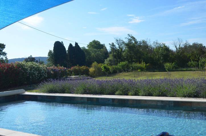 Gîte pour 4 personnes, avec Terrasse ainsi que Jardin et Piscine à Narbonne