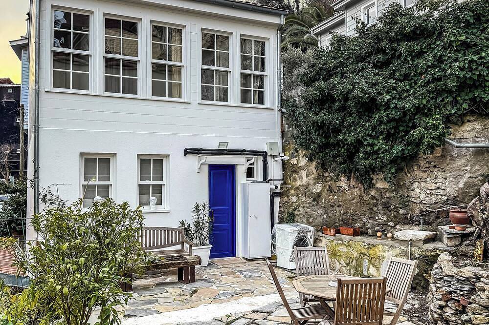 3-bedroom villa in charming Istanbul with Ac in Kuruçeşme Mahallesi, Marmara region
