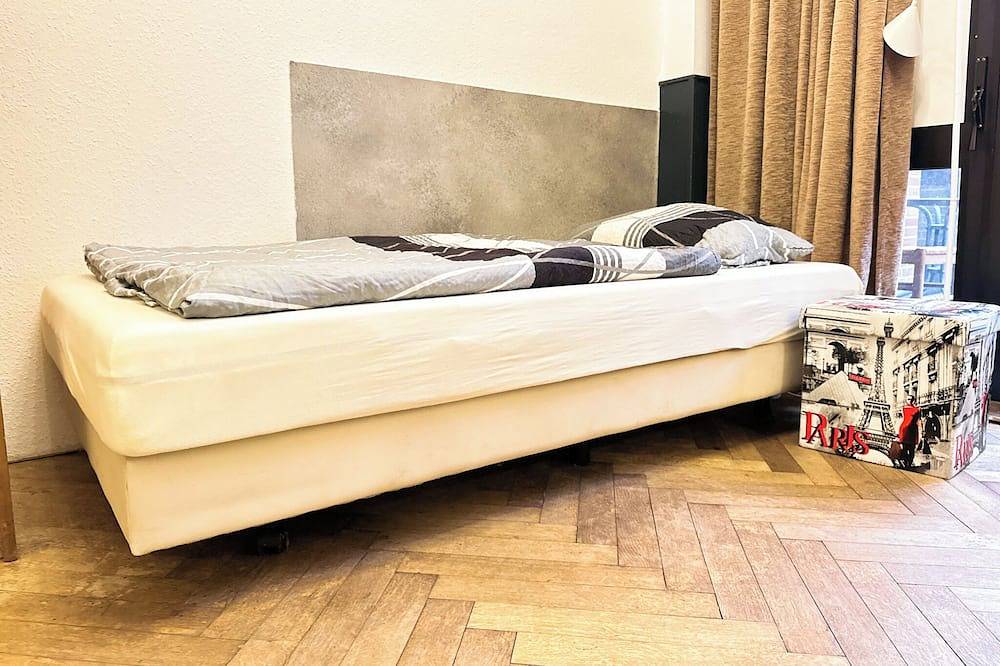 Ganze Wohnung, Spacious group accommodation for 12 people. Ideal for professionals or expats. in Friedeburg, Landkreis Wittmund