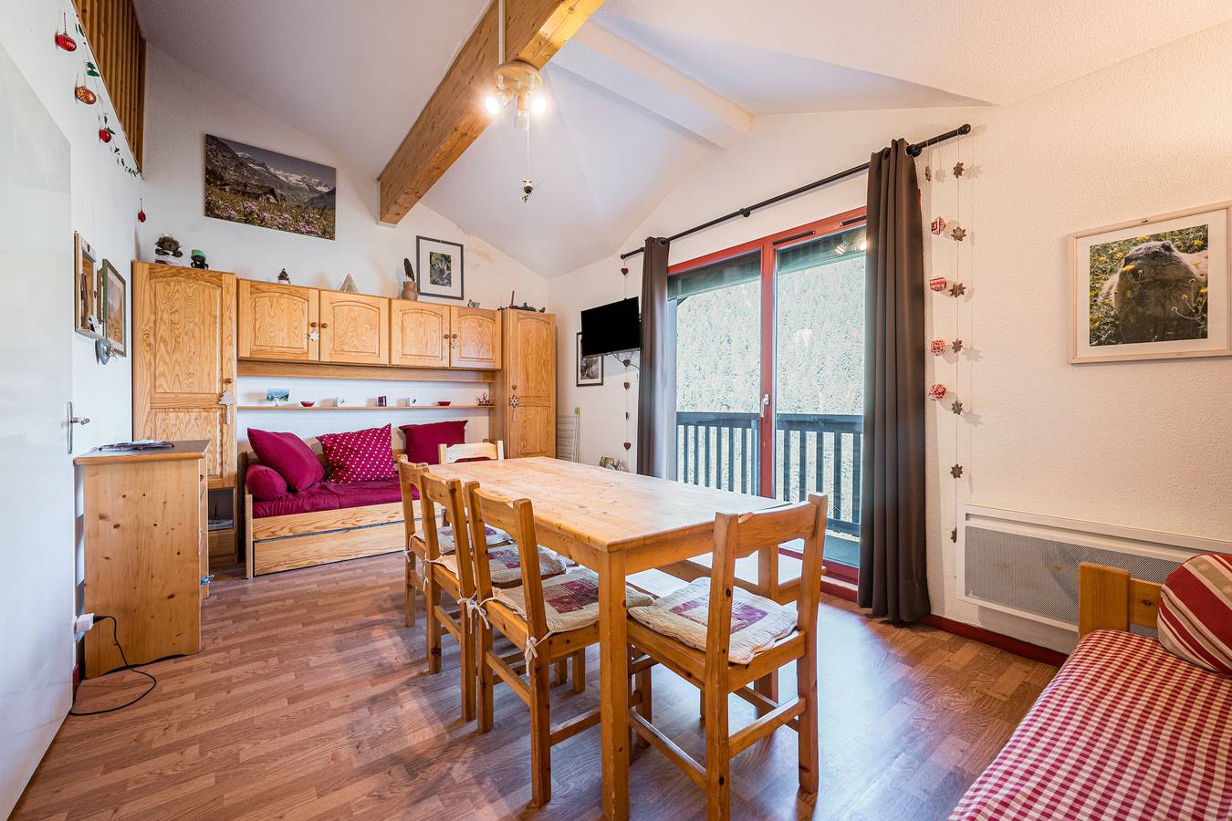 Apartamento entero, Apartamento 'Le Grand Argentier' con vistas a la montaña, balcón y Wi-Fi in Valfréjus, Modane