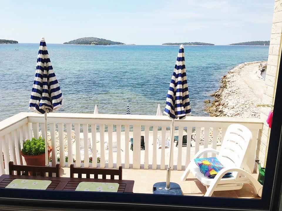 Ganze Ferienwohnung, Apartment am Meer mit Balkon, Meerblick, Wlan und Klimaanlage  in Krapanj, Krapanj (Kroatische Adria)