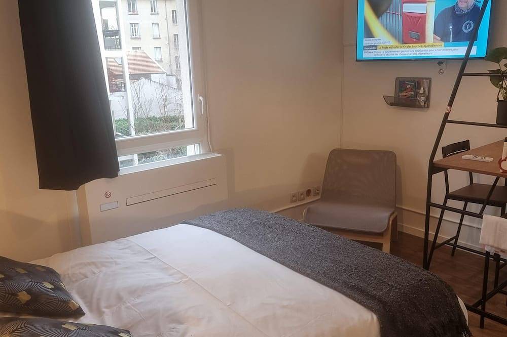 Appartement entier, Lyon Monchat Villeurbanne Studio refait à neuf avec clim et parking in Villeurbanne, Rhône