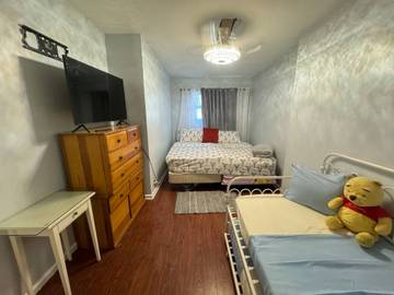 Vacation Rental for 10 Guests in West New York, New Jersey, Picture 1