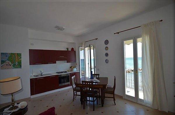 Appartamento intero, Appartamento vacanze per 4 persone con giardino in Porto Maurizio, Imperia