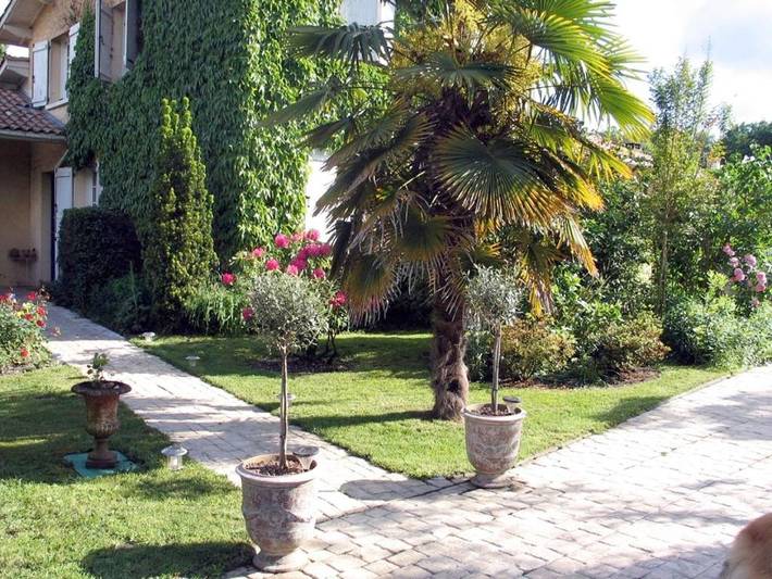Chambre d’hôte pour 2 personnes, avec terrasse et jardin ainsi que piscine et vue