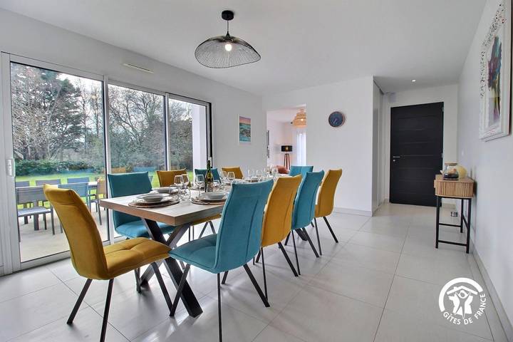 Gîte pour 8 personnes, avec terrasse et jardin