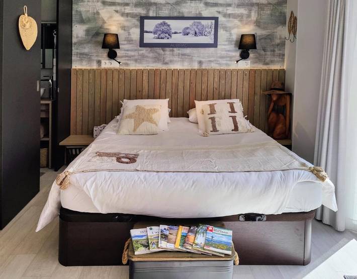 Location de vacances pour 2 personnes, avec vue et jardin à Aumont-Aubrac - 3