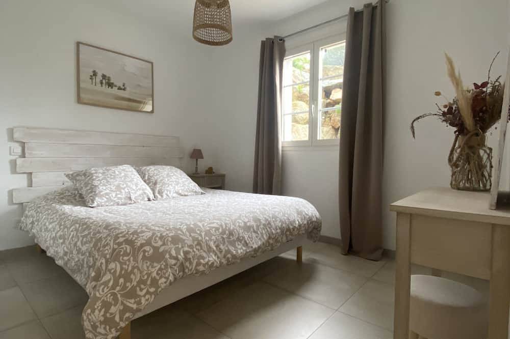 Charmant T2, climatisé à 10 min des plages in Santa-Reparata-di-Balagna, Région de Calvi