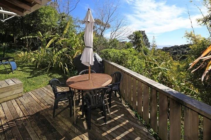 Holiday apartment for 4 people, with terrace, with pets in Waiheke Island