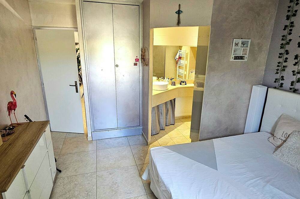 Große, komfortable Villa mit Pool und Whirlpool, ruhig und nicht zu übersehen in Orange, Vaucluse