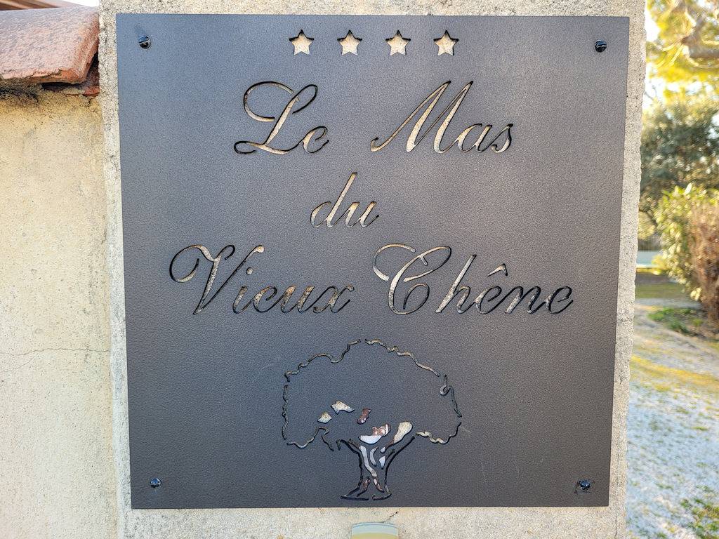 Le Mas du Vieux Chêne in Camaret-sur-Aigues, Vaucluse