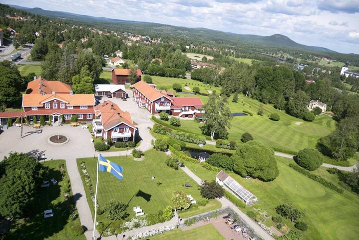 Hotell för 2 Personer, med pool samt trädgård och bastu och utsikt, med husdjur i Järvsö