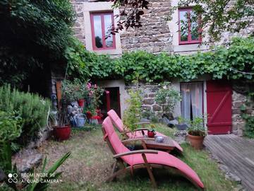 Gîte pour 10 personnes, avec vue et jardin à Polignac