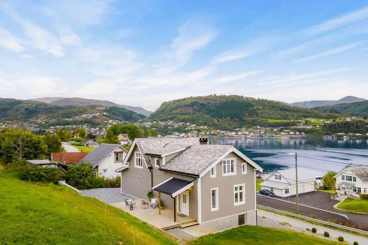 Ferienhaus für 11 Personen, mit Balkon und Whirlpool sowie Garten in Hardangerfjord