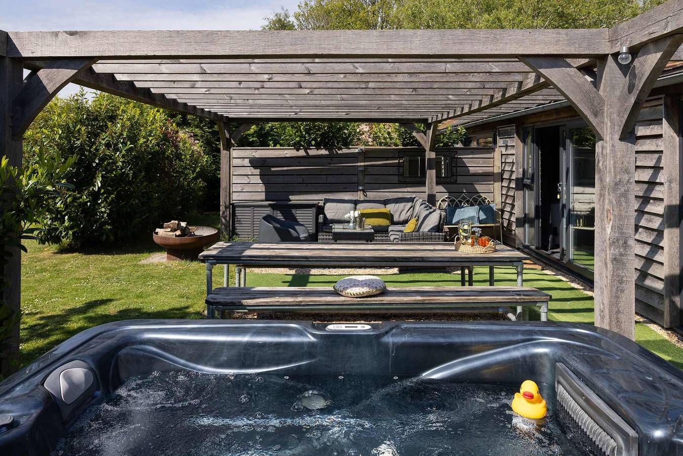 Rural Lodge Retreat with Hot Tub in Sussex Occidental
