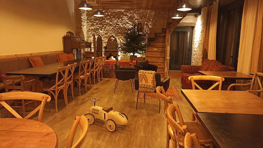 Maison de pêcheur pour 24 personnes, avec terrasse ainsi que piscine et jardin à Vienne (France) - 3