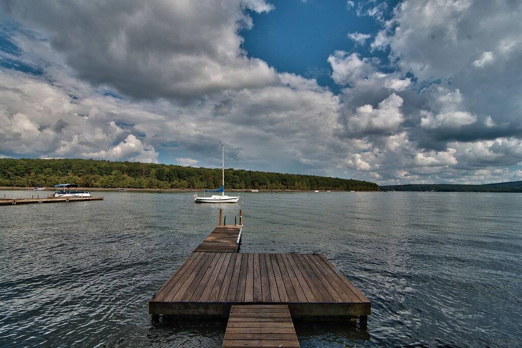 Log Cabin for 10 Guests in Lake Wallenpaupack, Pocono Mountains