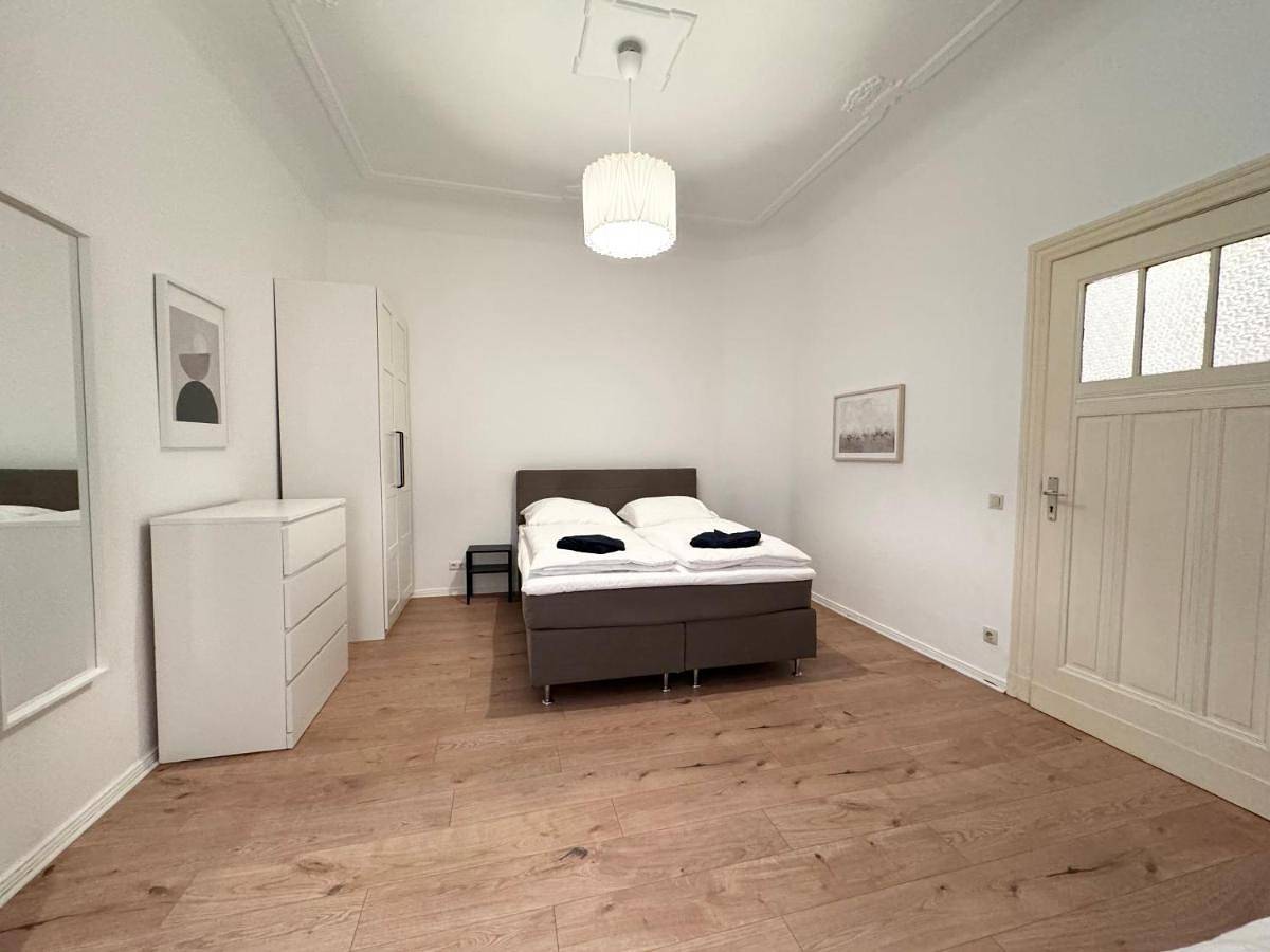 Ganze Wohnung, Three-Bedroom Apartment in Charlottenburg Berlin, Berlin