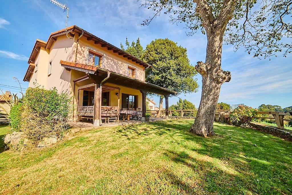 Four-Bedroom House in Villahormes, Llanes