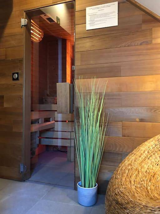 Location de vacances pour 12 personnes, avec sauna et jardin à Clavier - 4