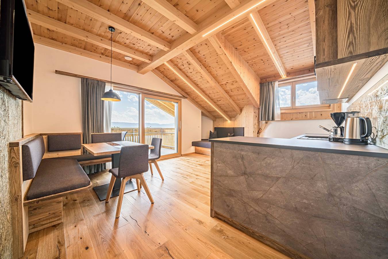 Ganze Wohnung, Ferienwohnung 'Haughof - Bauerngarten' mit Bergblick, Wlan & Balkon, sehr ruhige Lage in Vöran, Sarntaler Alpen