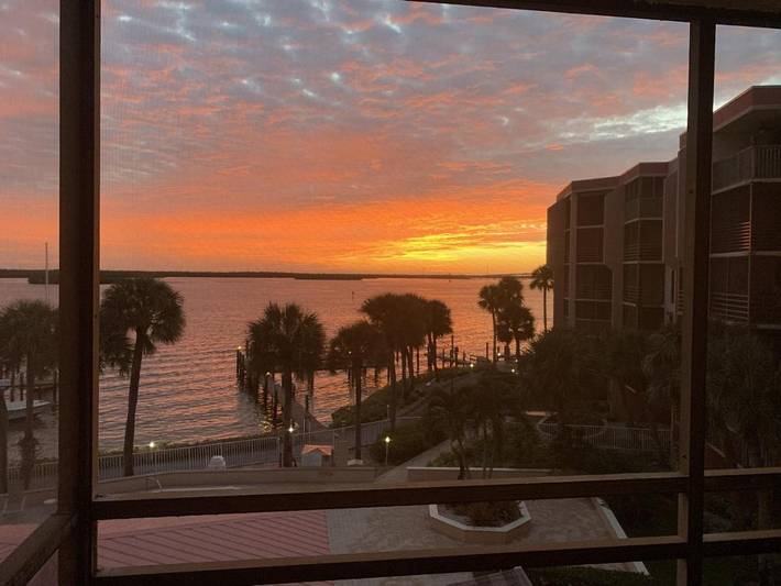 Ferienwohnung für 2 Personen, mit Ausblick und Pool sowie Terrasse in Marco Island