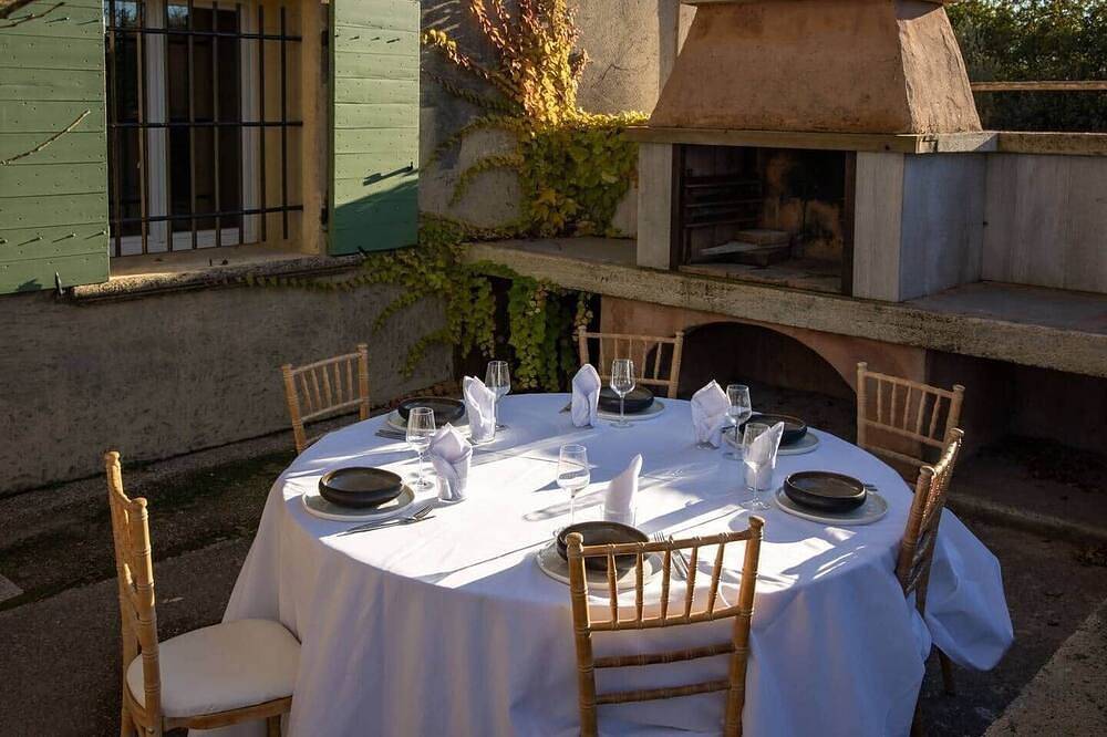 Entire apartment, Maison Aline at Domaine de la Myrtille in Pertuis, Parc naturel régional du Luberon