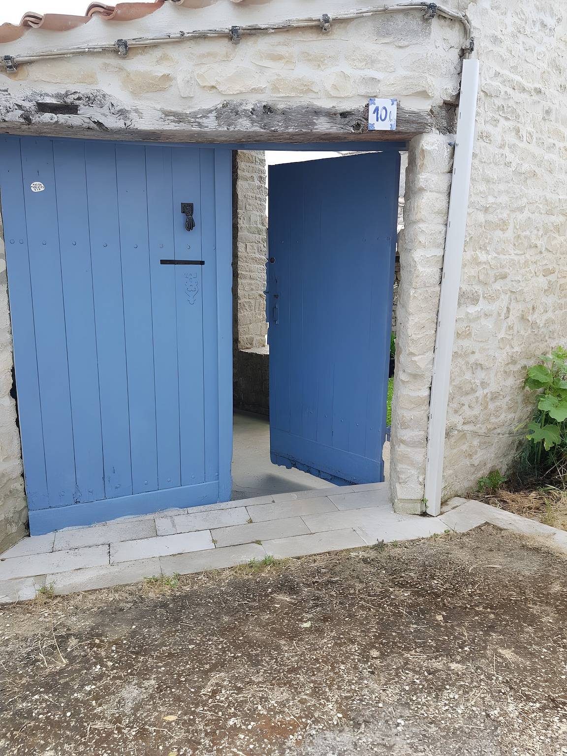 « Maison De Pays Églantine » avec terrasse, jardin privés et Wi-Fi in Sainte-Marie-de-Ré, Île de Ré
