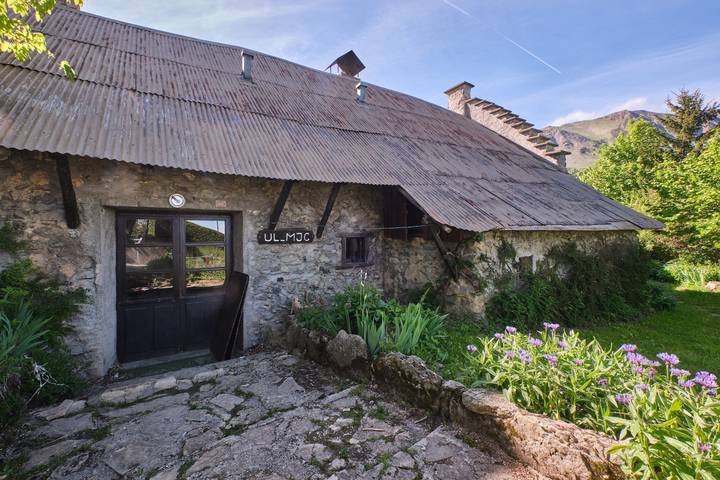 Chalet pour 25 personnes, avec jardin, animaux acceptés dans l' Isère - 2